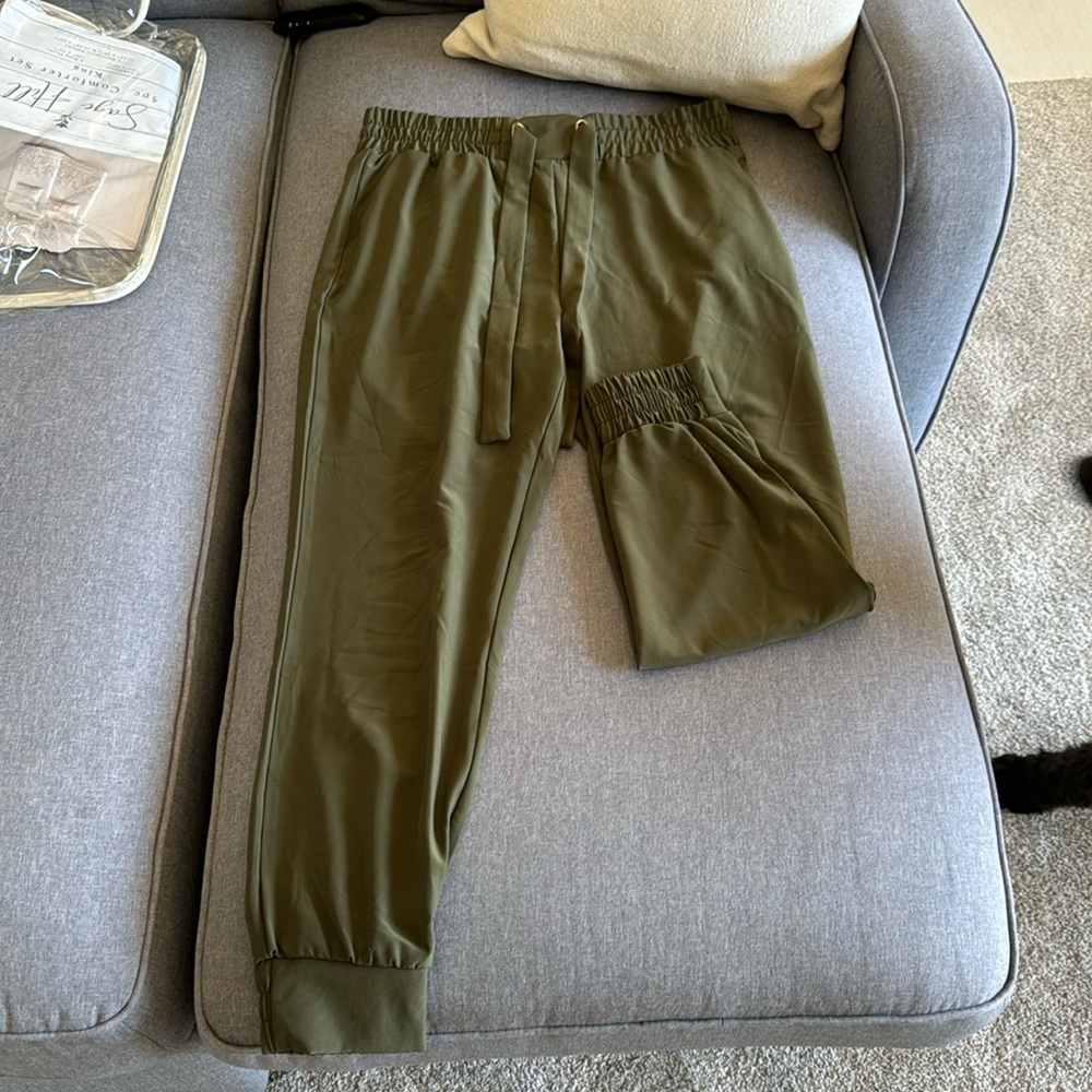 Joggers NWT